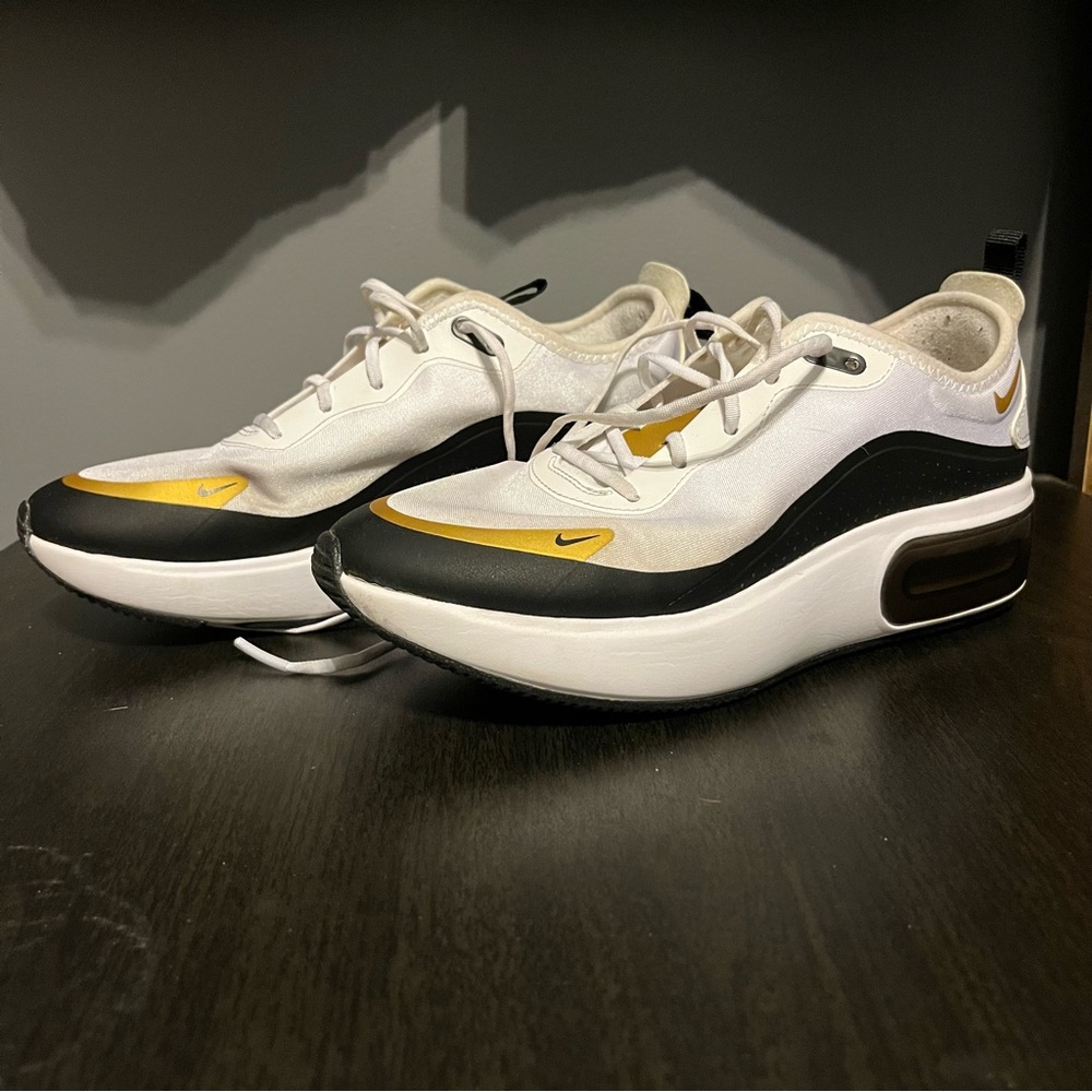 Nike Air Max’ Running Shoes